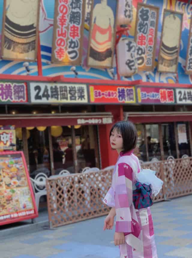 onodela(小野寺ポプコ)メンバーからのいじめ告白?中指を立てた理由と真相